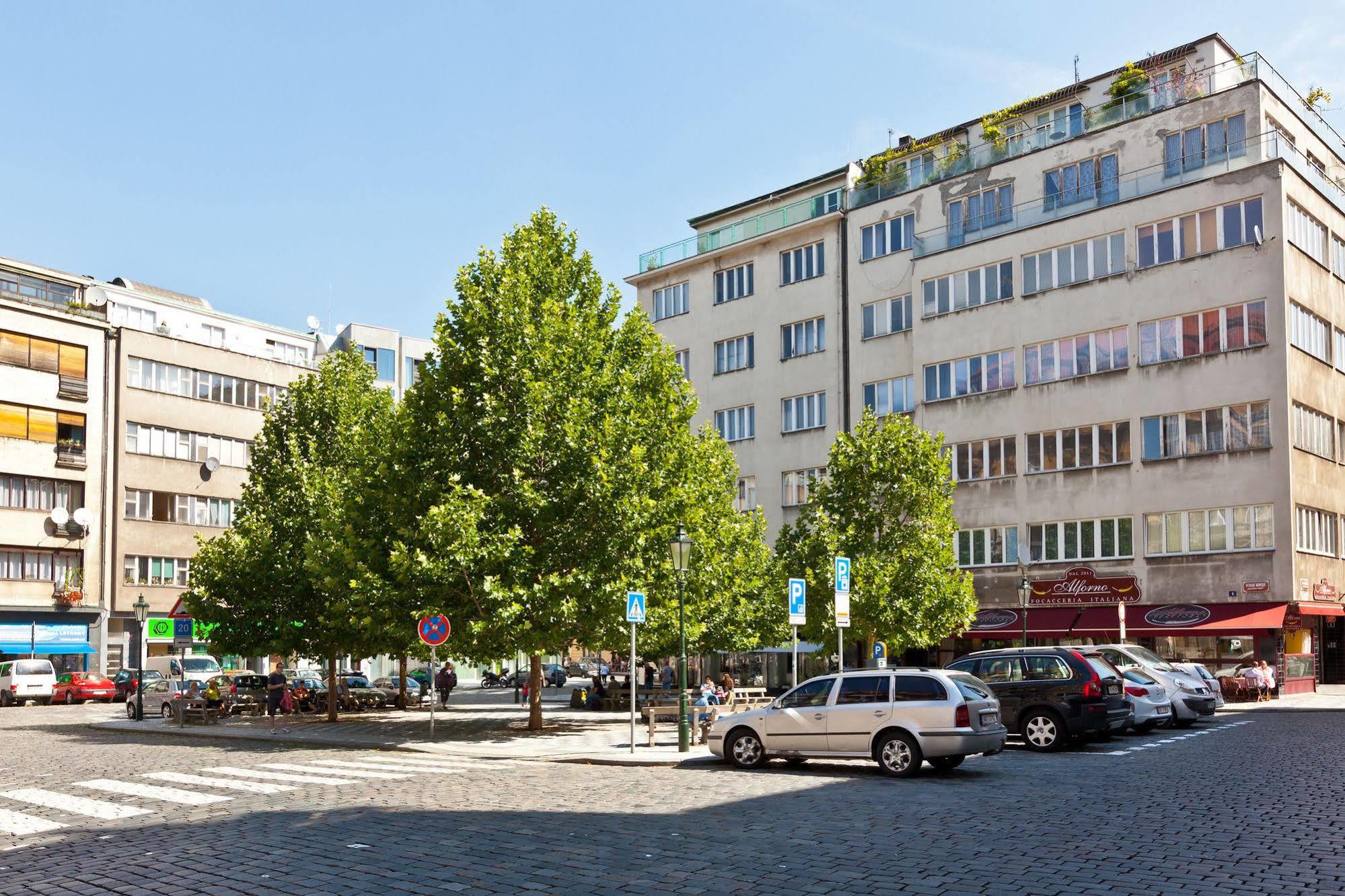 Lovely Prague Apartments - Truhlarska Bagian luar foto